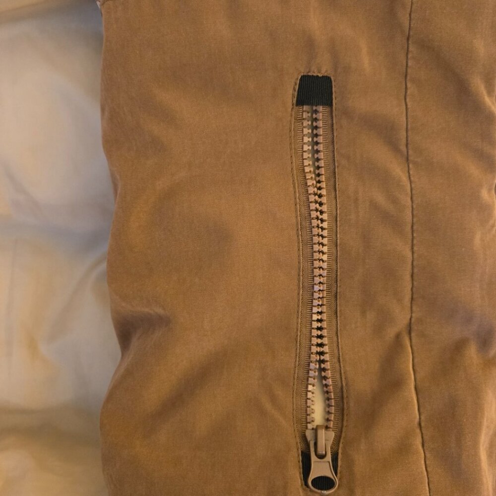 St. John's Bay Puffer Vest Men’s Size XL Color Beige/Cognac - Picture 3 of 8